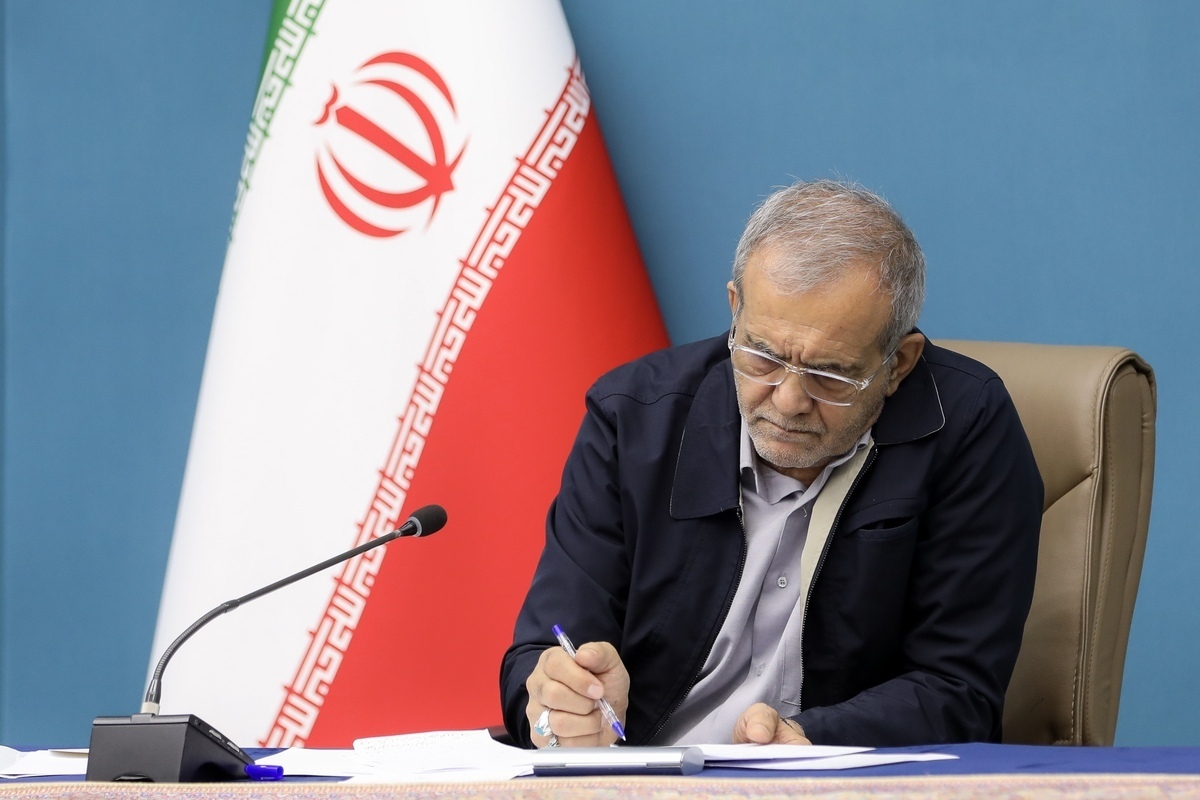رئیس جمهور: «خبرنگاران» به‌عنوان دیده‌ بانان هوشیار جامعه پل ارتباطی میان «دولت و ملت» هستند