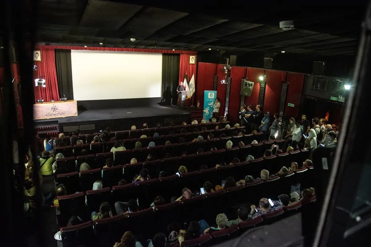 «تپه‌های قیطریه» راهی را در سینمای آوانگارد ایران باز کرد/ روایتی دراماتیک که کیمیاوی از حفاری باستان‌شناسی دارد/ وقتی گدار به کیمیاوی ارجاع می‌دهد